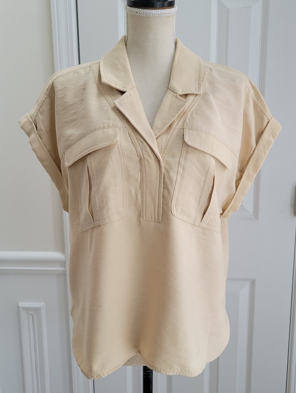 Tuckernuck Scottie‎ Shirt M Khaki Beige Safari Utility Pocket Short Sleeve Top
